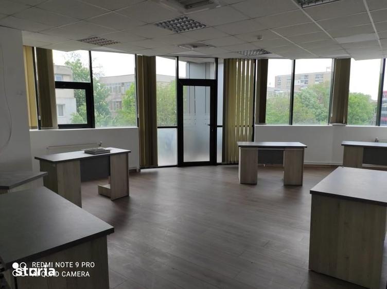 Spațiu comercial, de 55 mp, în Podu Roș