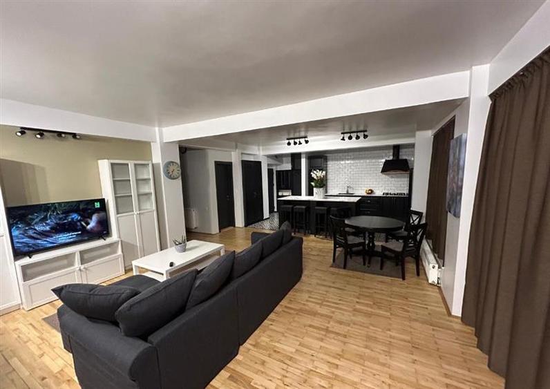 Apartament cu 3 camere semidecomandat, mobilat în Gheorgheni