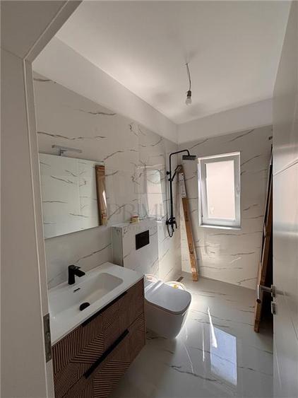 Duplex cu 5 camere cu Canalizare în Moșnița Nouă