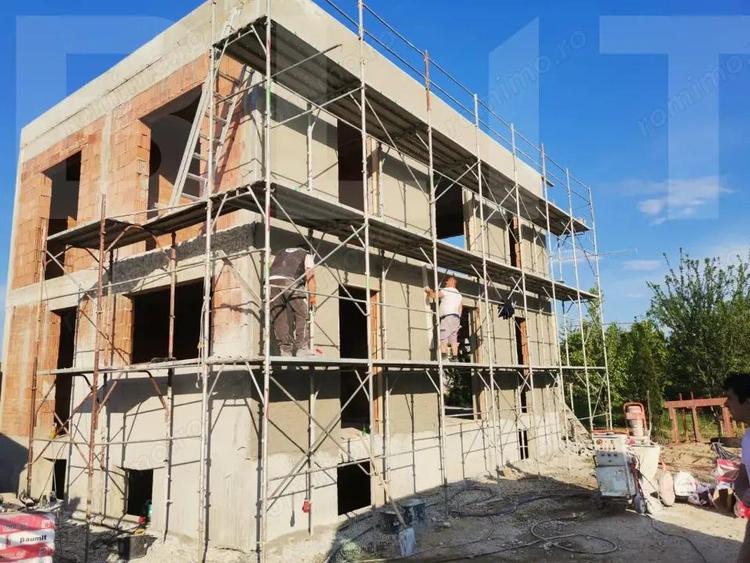 Casă cu Teren 800 Mp în Central