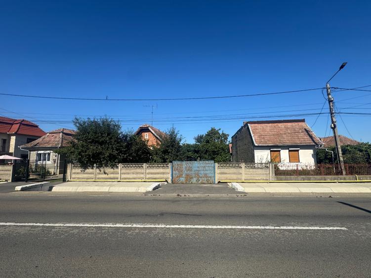 Casă cu 2 camere cu Teren 2100 Mp în Luna