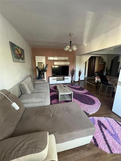 Apartament cu 3 camere decomandat în Nufărul