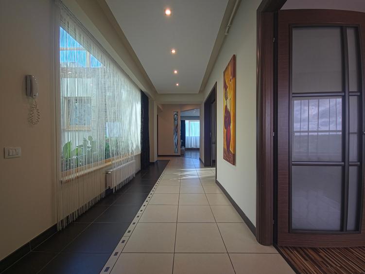 Apartament cu 3 camere decomandat, mobilat în Km 5