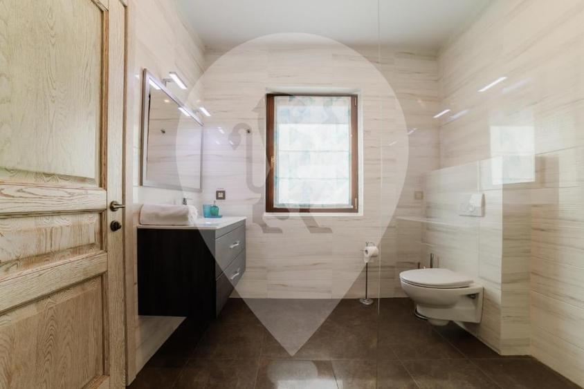 Casă individuală cu 5 camere cu Canalizare în Noua