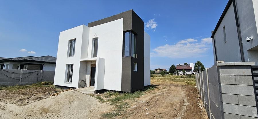Casă cu 4 camere în Berceni