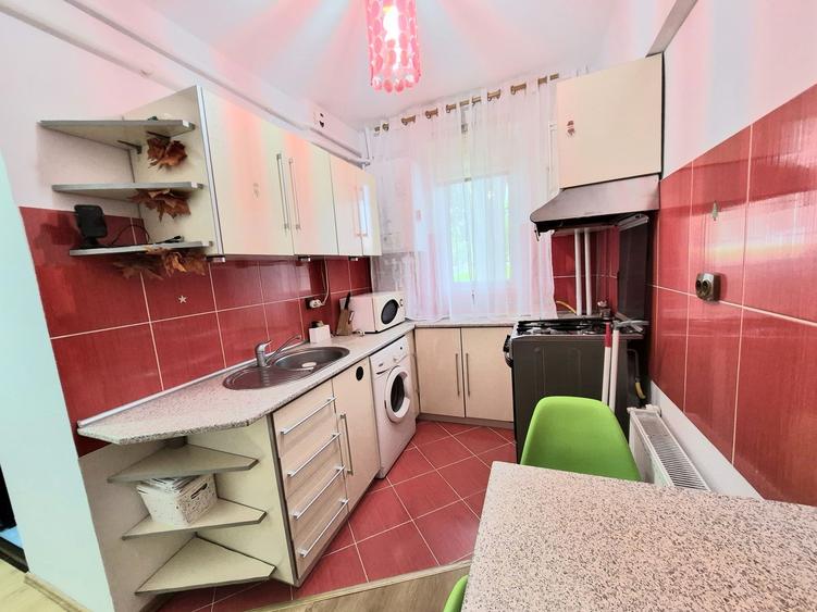 Apartament cu 2 camere decomandat în Micro 17