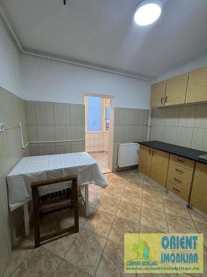 Apartament cu 3 camere decomandat în Inel II