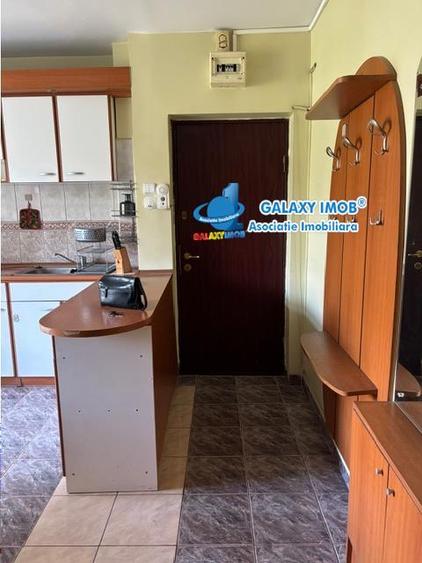 Apartament cu 3 camere semidecomandat, mobilat în Dristor