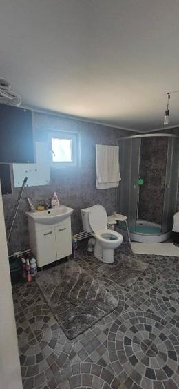 Casă individuală cu 4 camere cu Canalizare în Central