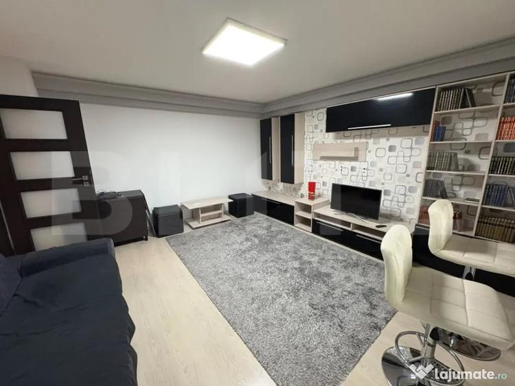Apartament cu 3 camere decomandat în Lunei