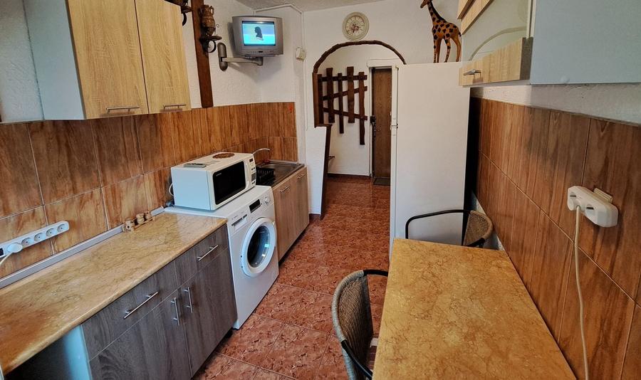 Proprietar,inchiriez ap.2 camere zona Rahova,str.Barca,renovat,aer conditionat,masina spalat,boiler - 1