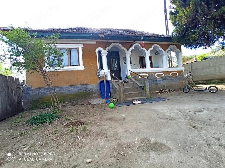 Casă cu Teren 2480 Mp în Păltinișu