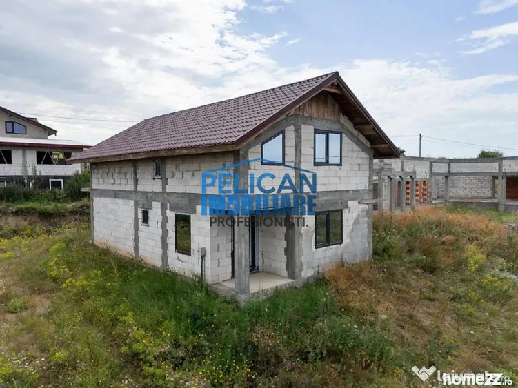 Casă cu 4 camere cu Teren 500 Mp în Malcoci