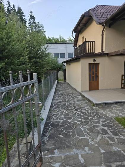 Casă cu 3 camere cu Teren 400 Mp în Sinaia