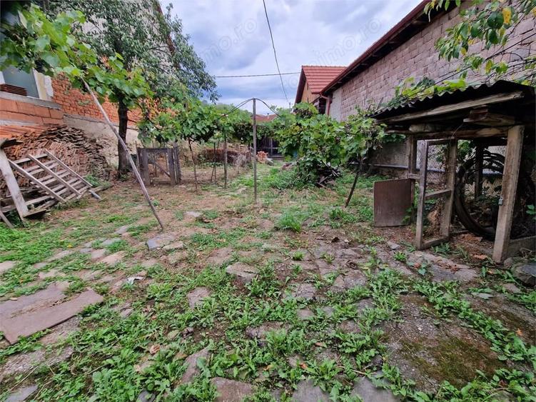 Casă cu Teren 576 Mp în Clocotici
