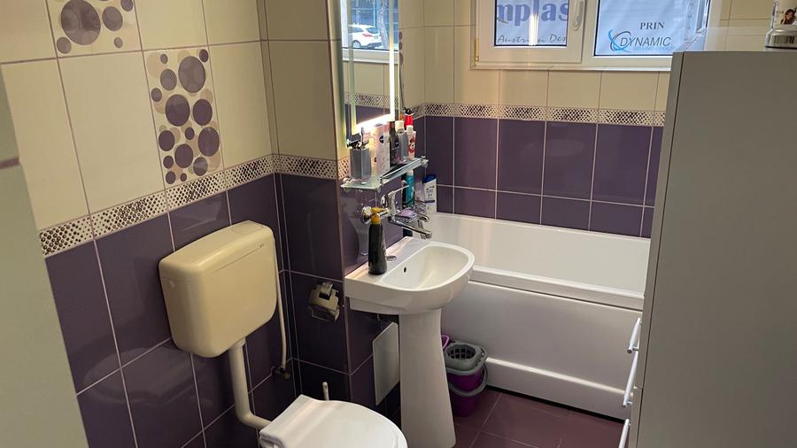 Apartament cu 4 camere decomandat în Central