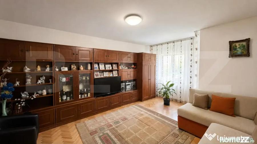 Apartament cu 4 camere decomandat în 1 Mai