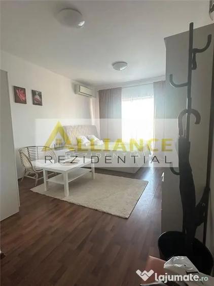 Garsonieră decomandată în Titan
