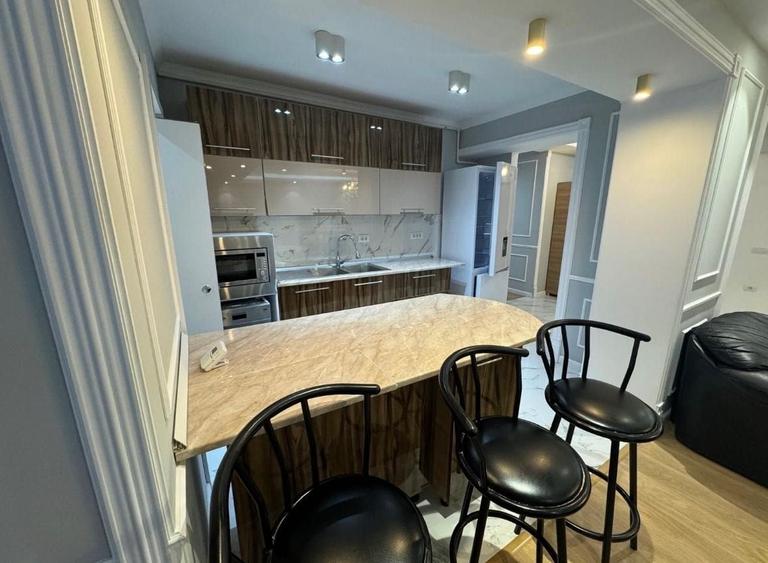 Apartament cu 3 camere decomandat în Faleza Nord