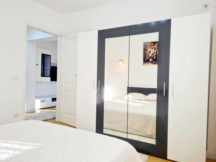 Apartament cu 3 camere decomandat în Moșilor