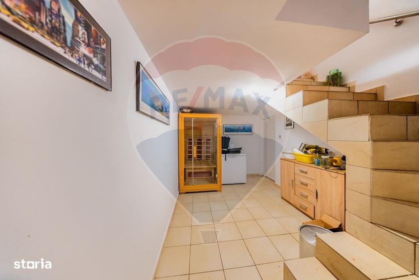 Casă cu 4 camere cu Teren 921 Mp în Subcetate