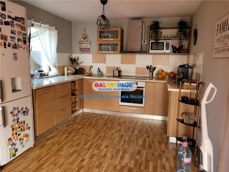 Casa, Str. Rachitei , 4 dormitoare si 1 living, 700 euro - 2