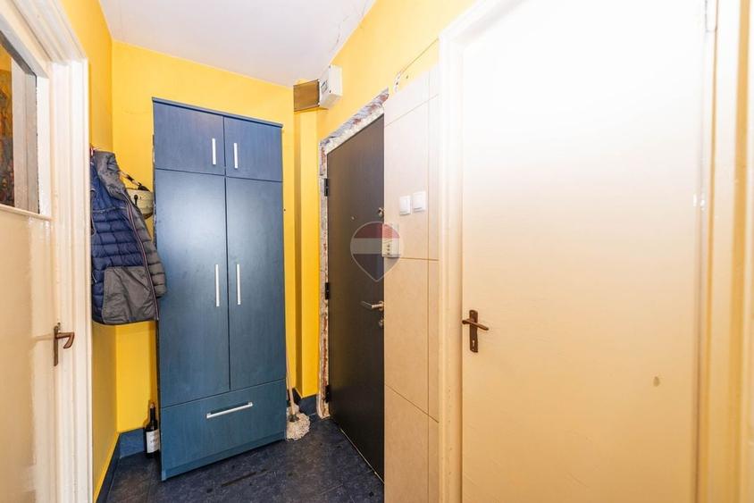 Apartament cu 3 camere semidecomandat, mobilat în Iancului