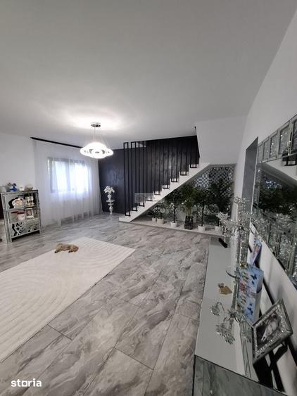 Casă cu 6 camere cu Teren 500 Mp în Milcovul