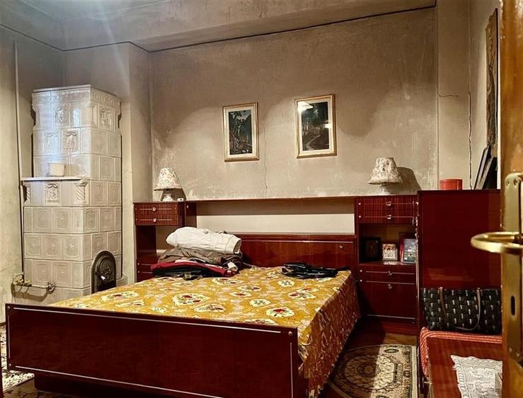 Casă individuală cu 10 camere cu Garaj în Primăverii