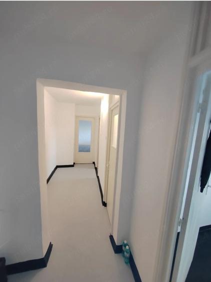 Apartament cu 3 camere decomandat în Democrației