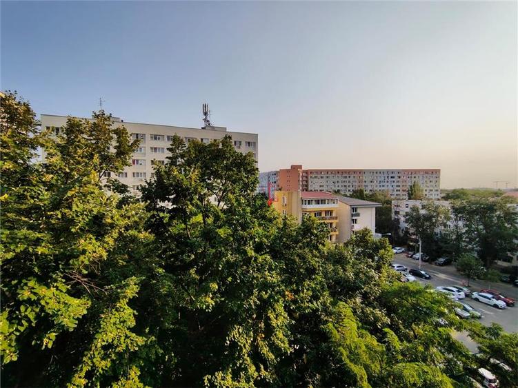 Apartament cu 3 camere semidecomandat în 1 Decembrie 1918