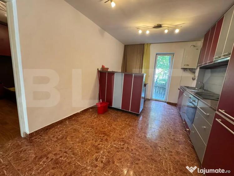Apartament cu 3 camere semidecomandat în Central
