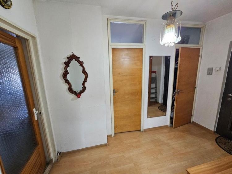 Apartament cu 3 camere decomandat în Terezian