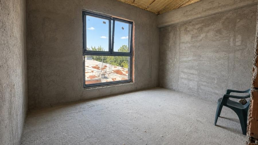Casă individuală cu 5 camere cu Canalizare în Nord