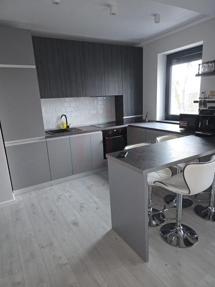 Apartament cu 2 camere semidecomandat, mobilat în Bd. Coșbuc