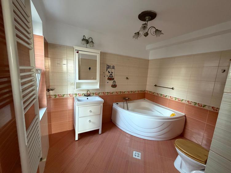 Apartament cu 2 camere semidecomandat în Tineretului