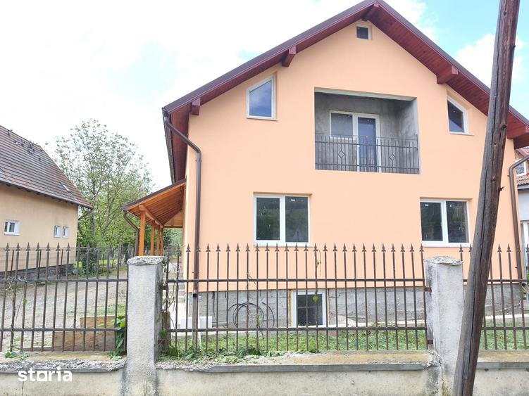 Casă cu 5 camere cu Teren 1100 Mp în Ernei