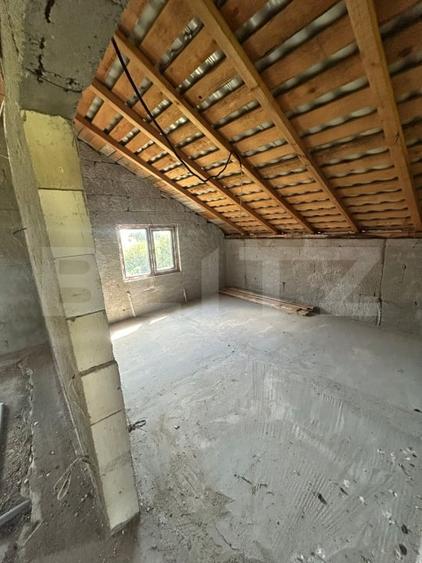 Casă individuală cu 4 camere cu Canalizare în Lazuri