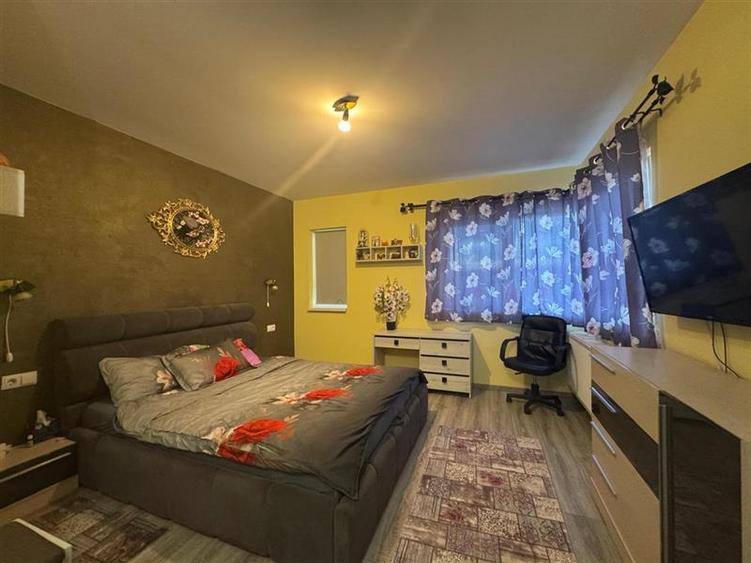 Duplex cu 4 camere cu Canalizare în Sub Coastă