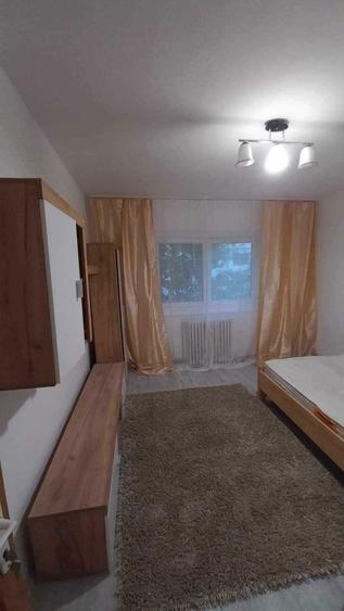 Apartament cu 3 camere decomandat în Valea Adâncă