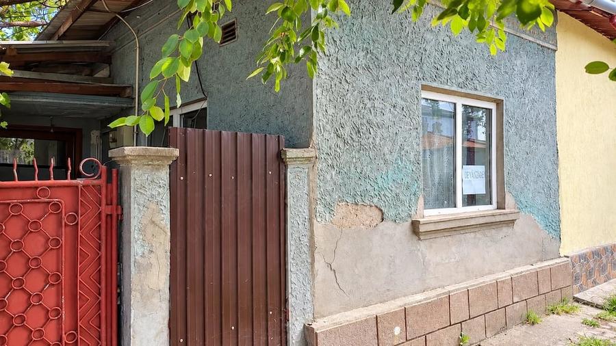 Casă cu 3 camere cu Teren 200 Mp în Exterior Vest