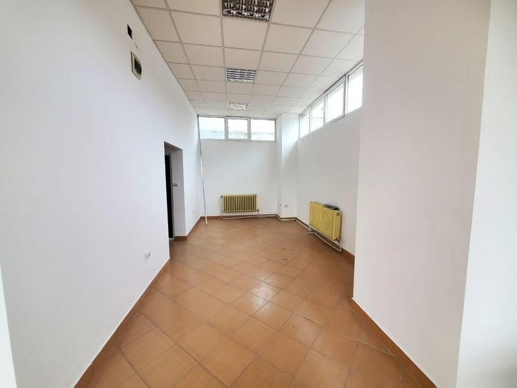 Spațiu comercial, de 75 mp, în Central