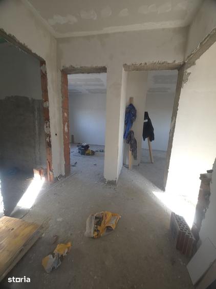 Casă cu 5 camere cu Teren 250 Mp în Clinceni