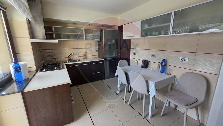 Casă individuală cu 7 camere cu Teren 1371 Mp în Nord-Est
