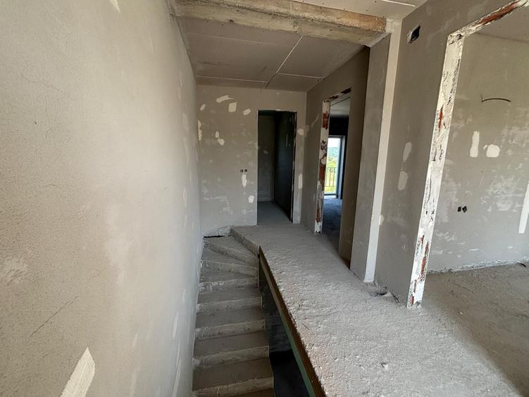 Duplex cu 4 camere cu Canalizare în Mohu