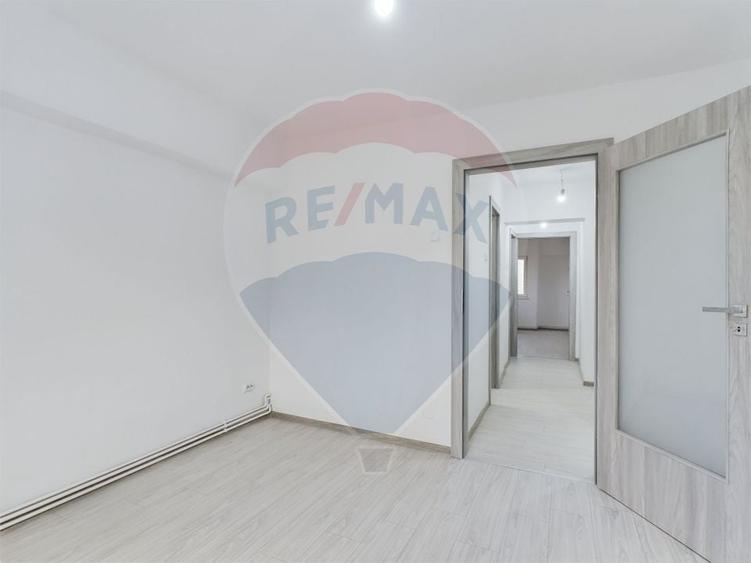 Apartament cu 4 camere decomandat în Centrul Civic