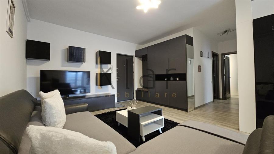 Apartament cu 3 camere semidecomandat, mobilat în Bună Ziua
