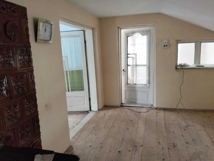 Casă cu 4 camere în Dochia