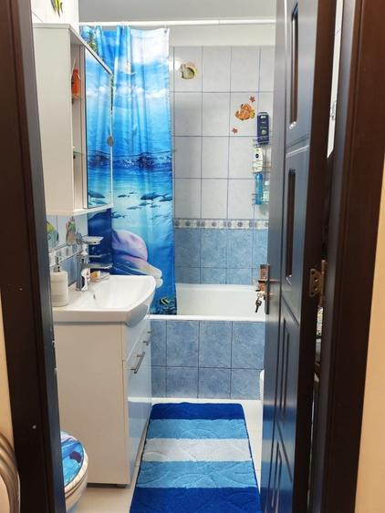Apartament cu 2 camere semidecomandat în Tei