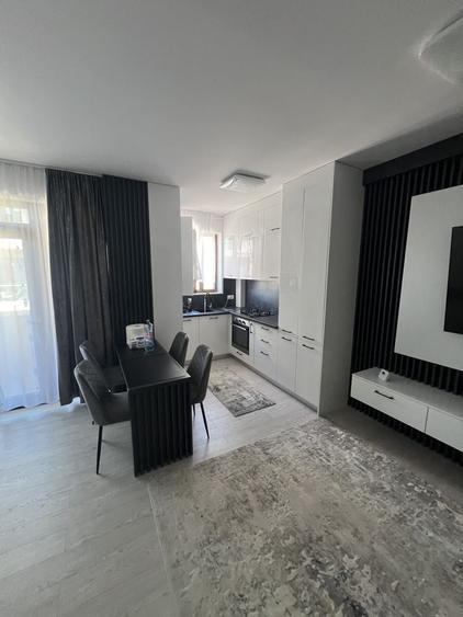 Apartament cu 3 camere nedecomandat în Satu Nou